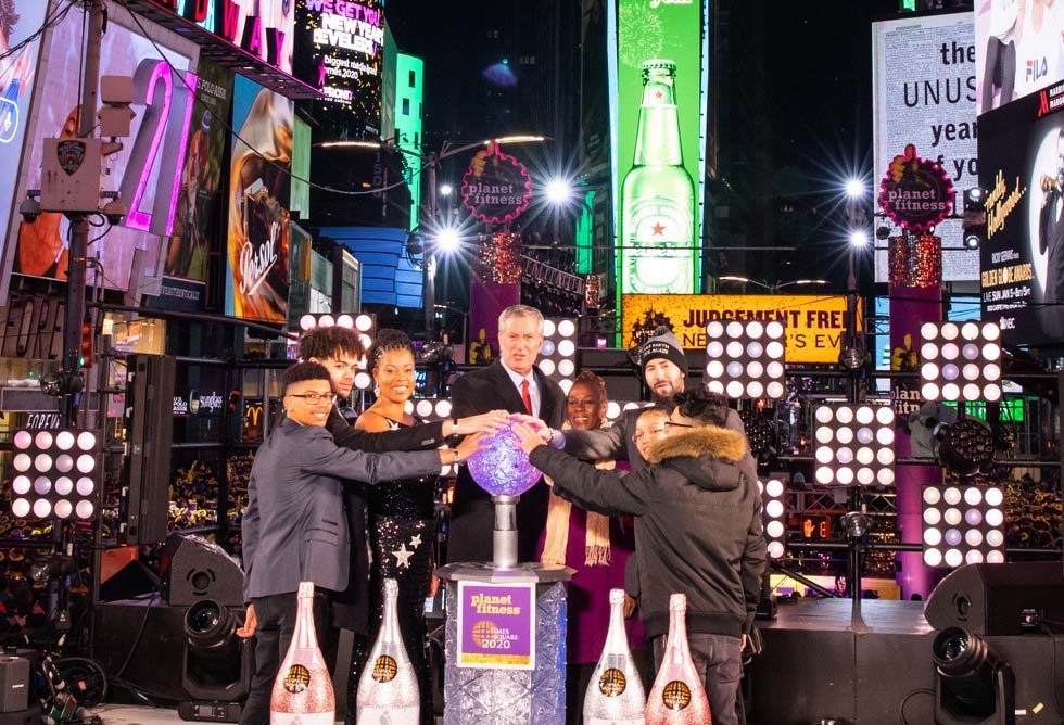 UFT Members And Their Students Ring In The New Year Spread Green Message