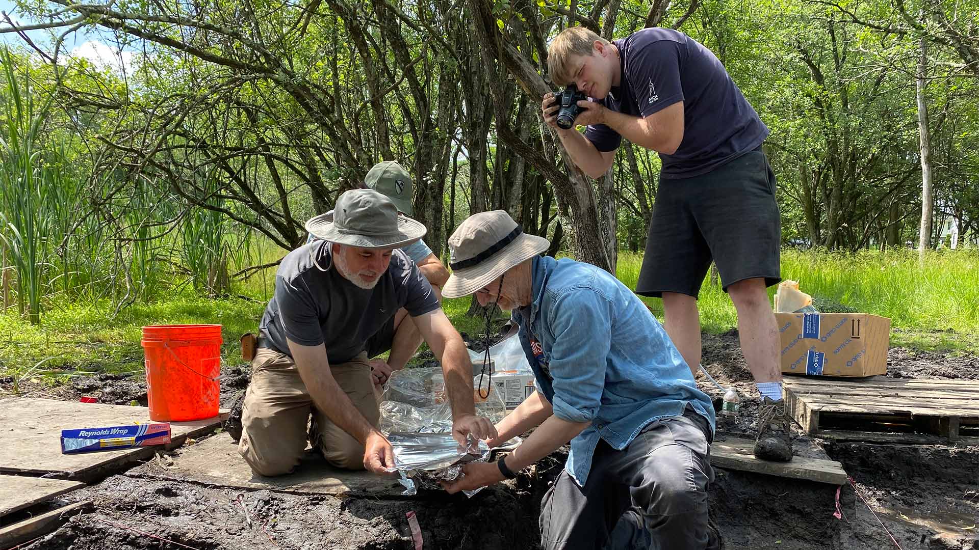 Two professors lead backyard dig for mastodon 