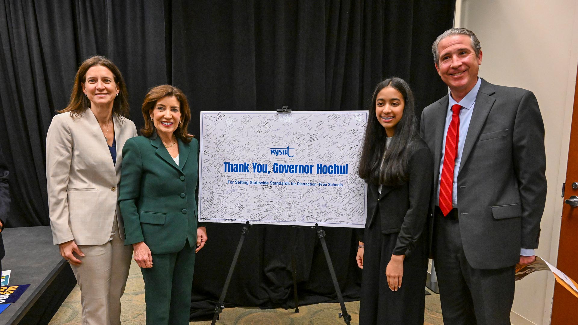 Gov. Hochul: ‘We got it done’ - New York becomes largest state to enact bell-to-bell cellphone policy