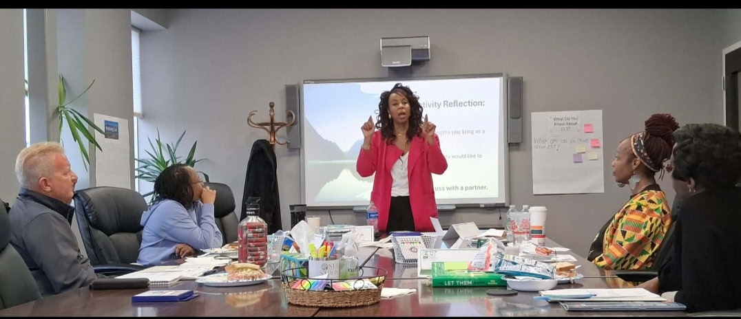 Bernice Rivera, NYSUT Education and Research Assistant, leads training for Syracuse SRPs