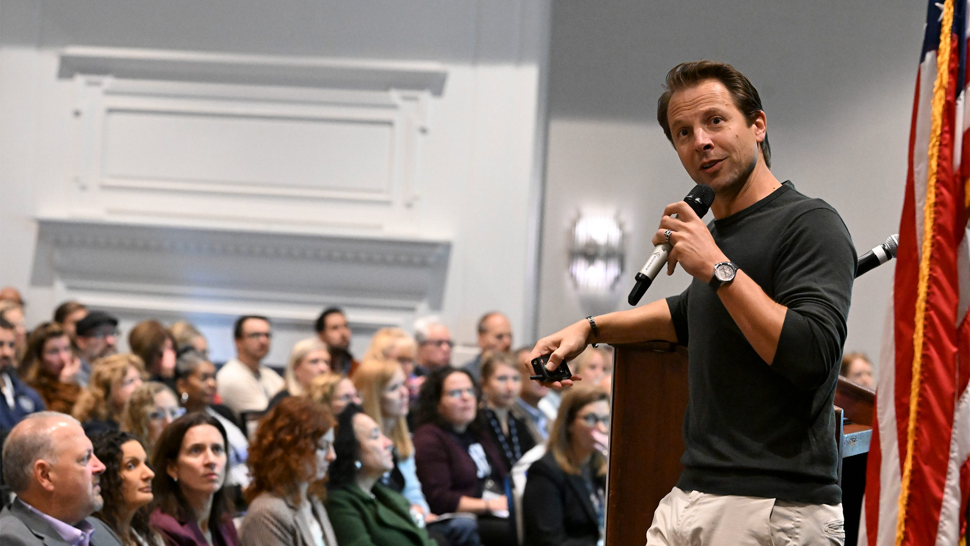 Jared Cooney Horvath speaking at the Unplugged conference