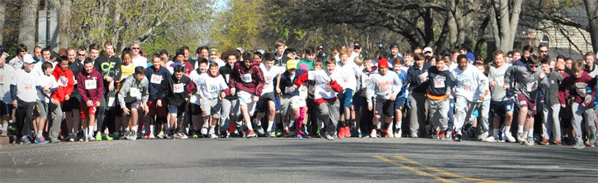 Teachers, students and community members participate in the Garden City Teachers’ Association “GC for a Cure,” a one-mile fun run/walk and 5K race to benefit cancer research.