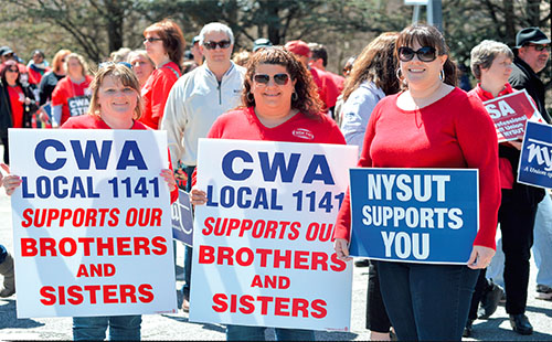 NYSUT members supporting Verizon workers on picket lines