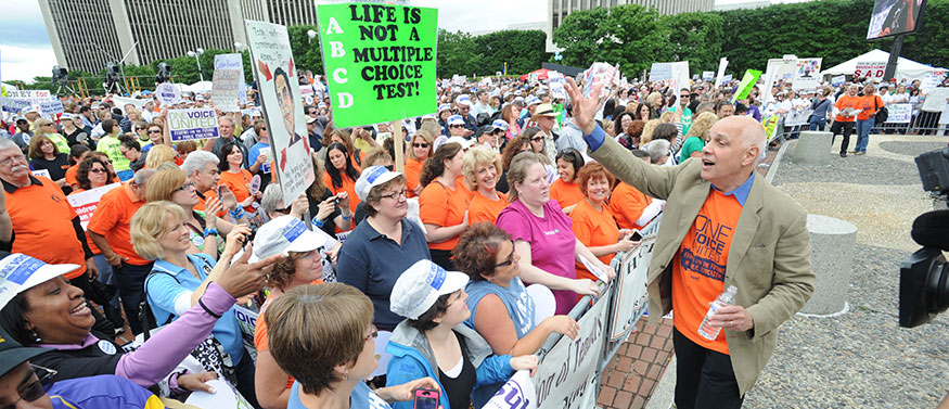 iannuzzi reaches out to the crowd